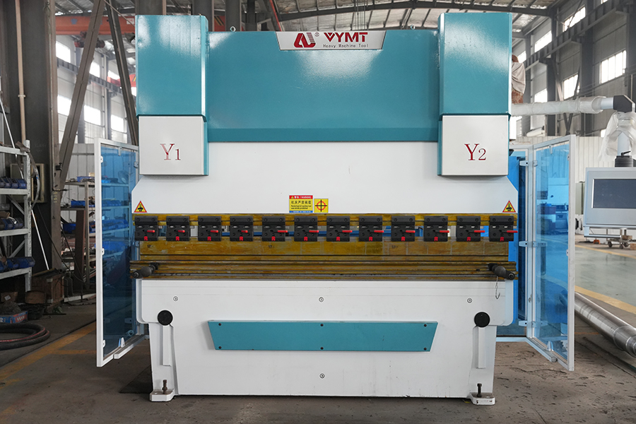 Qual é o papel do sistema de medidores traseiros da máquina de cisalhamento hidráulico CNC e como isso melhora a repetibilidade de corte?
